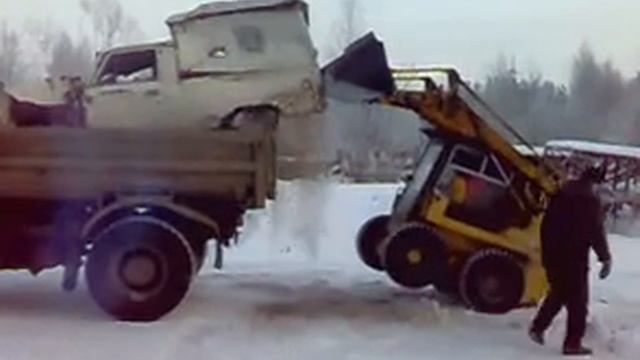 МКСМ 800 против москвича смотреть онлайн