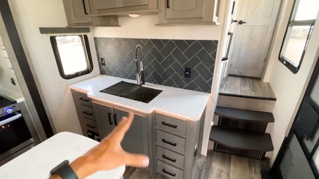 COLOSSAL Raptor RV with 15ft Garage! | 2021 Keystone Raptor 415 смотреть онлайн