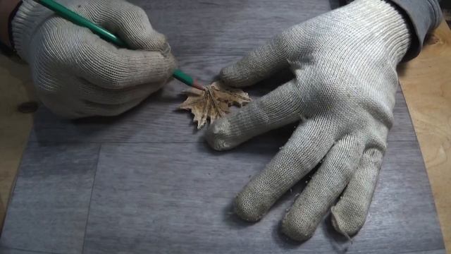 Гравировка по дереву. Лист Клена. Wood carving. Maple Leaf.