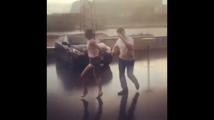 Танцы  под дождем.