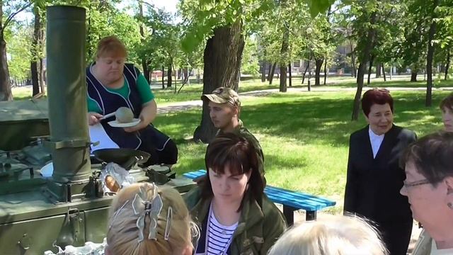 Запорожье. Солдатская каша в парке Металлургов