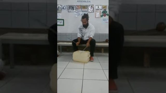 Capoeira - Percussão com Reciclados смотреть онлайн