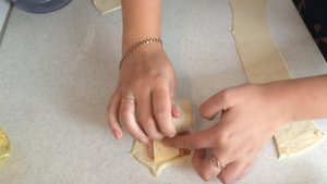 Быстро и вкусно - выпечка с сыром и ветчиной