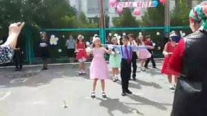 Выпускной 9 школа. Танец " Королева красоты"4 "Г"