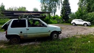 Очищаю двор от хлама и вытаскиваю Волгу после простоя 10 лет на одном месте