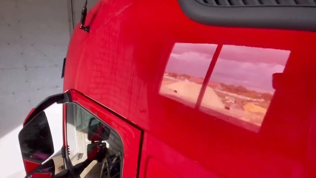 Полировка кабины грузовика Volvo FH смотреть онлайн