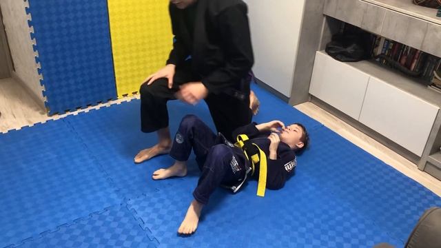 BJJ Nikolaev. Отработка приёмов с детьми смотреть онлайн