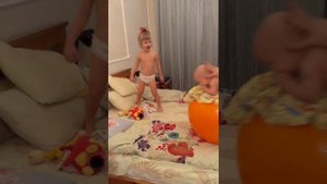 Массаж ребёнку до 1 года. Упражнения на фитболе.