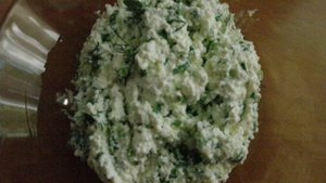 Перец, фаршированный сыром и зеленью