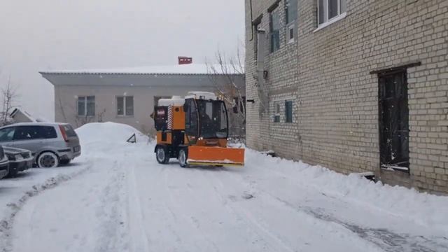 Коммунально уборочная машина Sweeper ММК 1500 с отвалом для уборки снега - коммунальная спецтехника