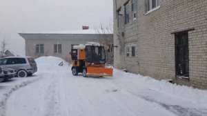 Коммунально уборочная машина Sweeper ММК 1500 с отвалом для уборки снега - коммунальная спецтехника