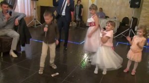 Мальчик поёт "Невеста"
