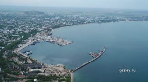 Феодосия набережная, торговый порт города, купить недвижимость, Крым,  вид с высоты птичьего полета