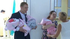 Тройняшек вместе с мамой выписали из перинатального центра Костаная