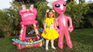 Diana Playing with new Friends & pretend play with toys