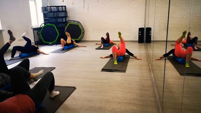Пилатес с роллом.Pilates roll for a healthy posture??