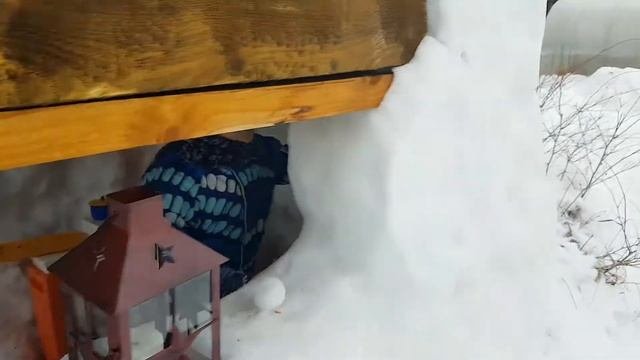 Иглу дом из снега украшаем льдом.