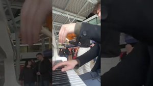 Pianist meets a violinist at the airport, and they make beautiful music together!