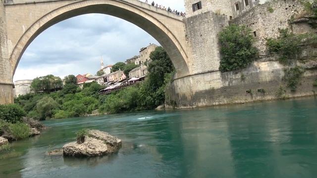 Прыжок с моста. Mostar. Босния и Герцеговина. смотреть онлайн