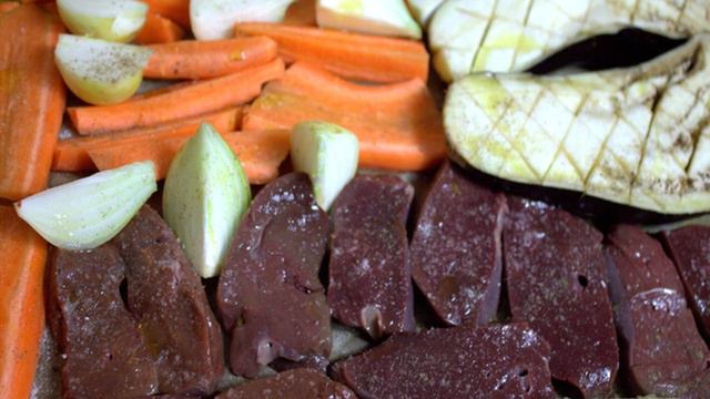 Печеночный паштет с запеченными овощами