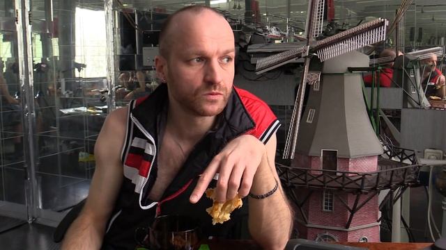 Пьем чаек с выпечкой: Модель Bk-117, как я летал на вызовы на вертолете МЧС, бинокль и другое смотреть онлайн