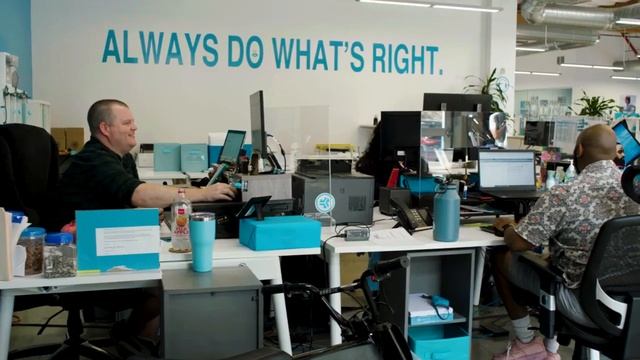 JLab JBuddies Pro Over Ear Wireless Kids' Headphones смотреть онлайн