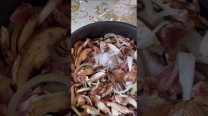 Куриные желудки с грибами в мультиварке скороварке