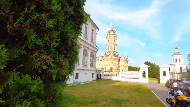Дубровицы. Храм Знамения Пресвятой Богородицы
