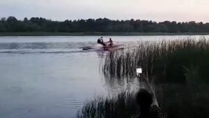 Плот с мотором от Жигулей на гребных колёсах
