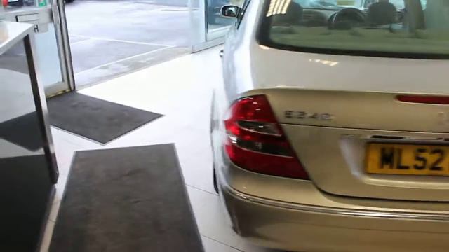 USED MERCEDES-BENZ E CLASS 2.6 E240 ELEGANCE 4d AUTO 177 BHP смотреть онлайн