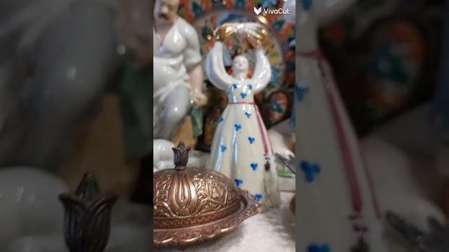 Новая экспозиция моей полки. Оформление открытой кухонной полки. Посуда,блюда и статуэтки.