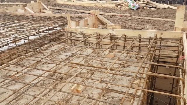 Монолитная жб плита на ленточном фундаменте.Перед заливкой. смотреть онлайн