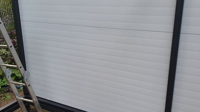 Строим гараж из сэндвич-панелей на сваях. День 3 смотреть онлайн