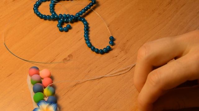 DIY Как сделать невероятно красивую заколу из бусин. Мастер класс смотреть онлайн