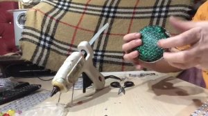 Елочные игрушки из крышек