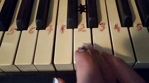 В? лесу родилась? ёлочка? как легко научиться играть на? пианино без знания??? нот  для начинающих❤