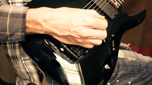 Julian Emdon - Giant Anomalies [8-string and iPad] смотреть онлайн