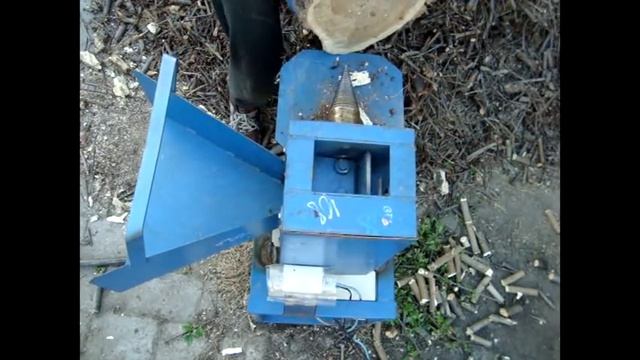 Эксплуатация асинхронного двигателя.  Полуавтоматическое подключение пусковых конденсаторов. смотреть онлайн