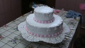 Сборка и украшение свадебного торта