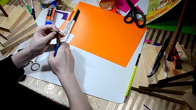 Папка для ИЗО, карандаши, коробочка с гуашью и папка с листочками для Барби mp4