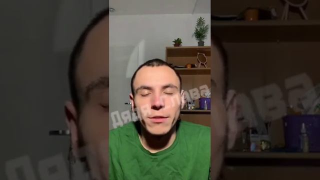 Украинский парень рассказывает свою историю:

«Я бежал из Украины, и то, что произошло со мной через