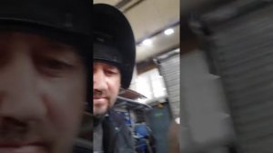 как закрепить поручень перила к стене