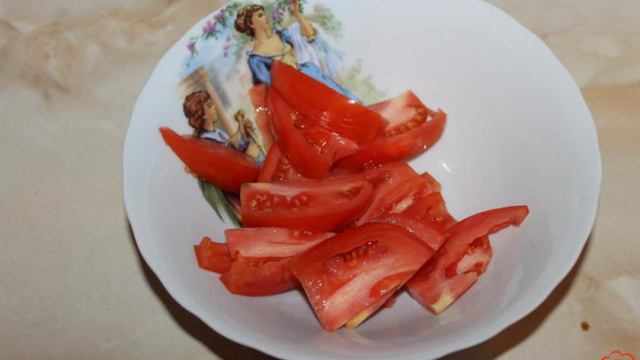 Помидорный салат со стручковой фасолью и грибами