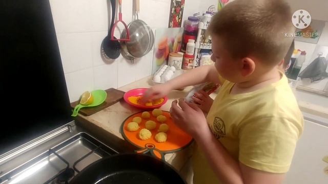 делаем сырные чипсы ?