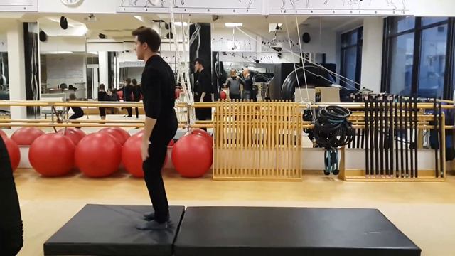 Женя - 28 лет, 3-и месяца занятий, первый раз фляки без страховки! смотреть онлайн