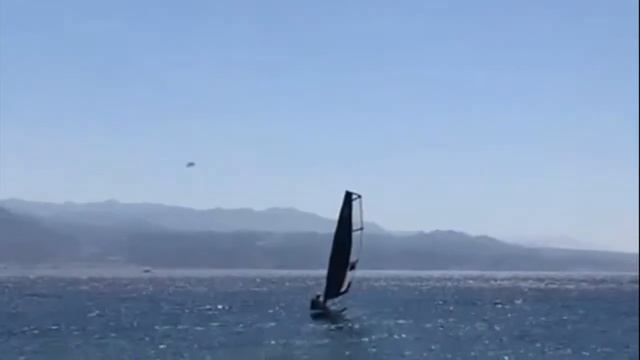 Кувырок на паруснои лодке  Tiwal