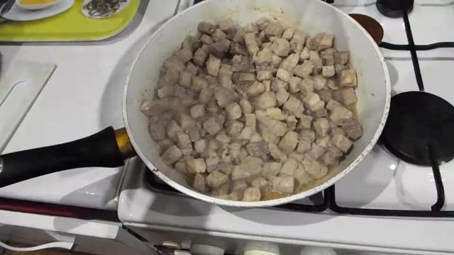 Свинина кубиками в соусе "Гуляш". смотреть онлайн