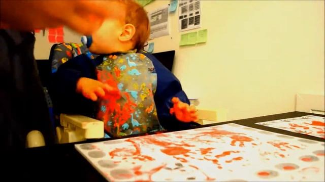 Чем занять ребенка дома - рисуем пальчиками / finger painting смотреть онлайн