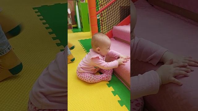 первая игровая!! Аленке 8 месяцев