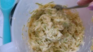 Едим вкусно! Кабачковые вафли с сыром и чесноком.